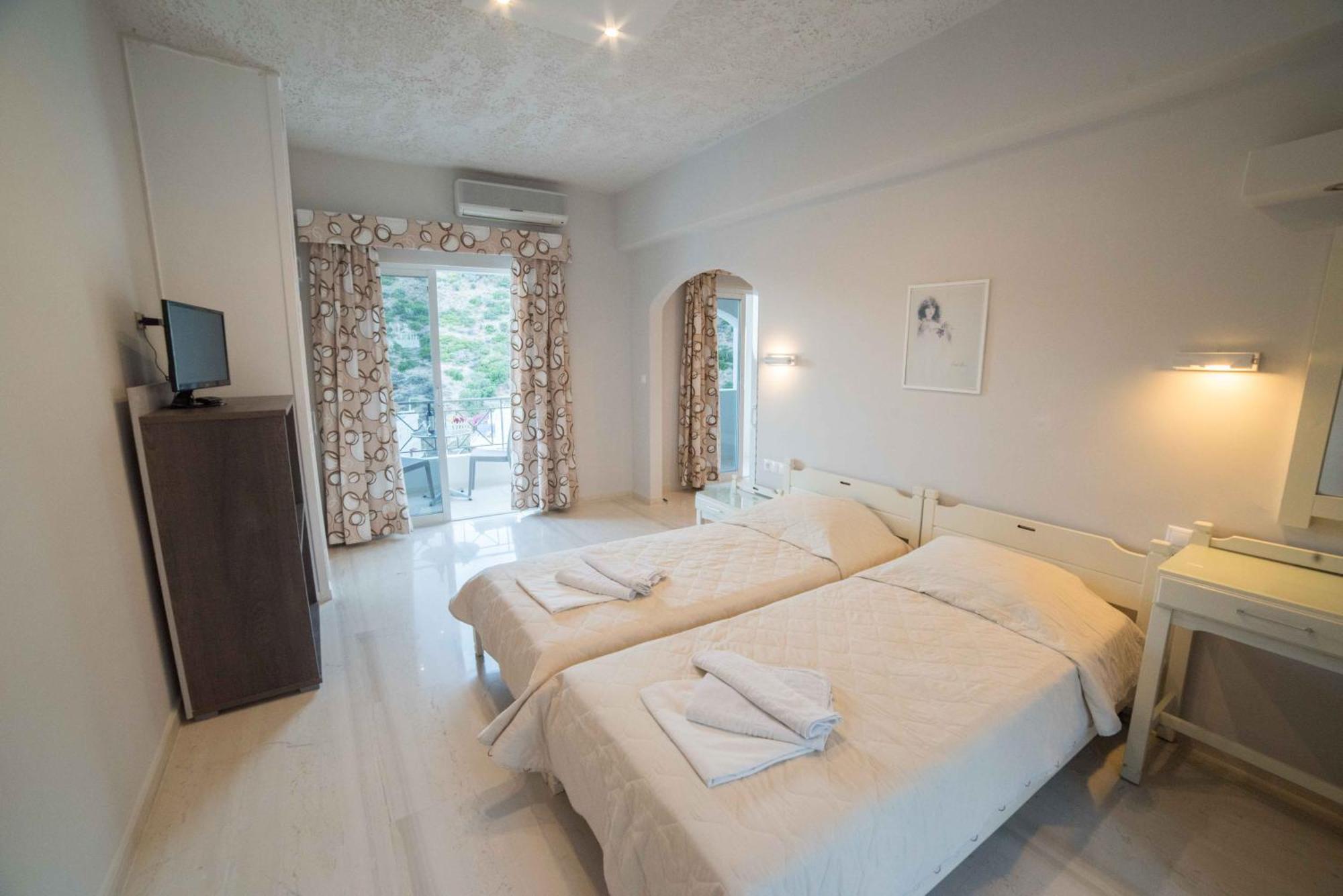 Athena Apartments Agia Galini Exteriör bild